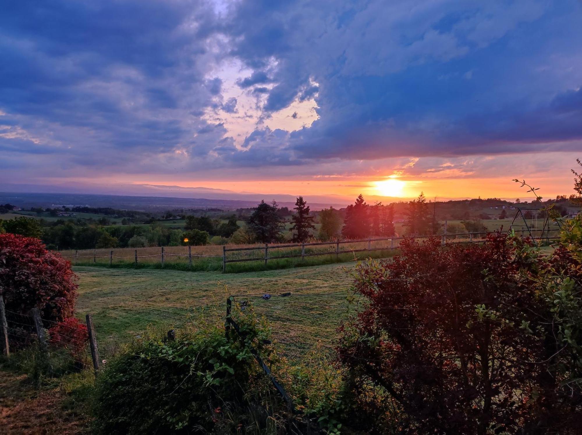 Maison De Campagne Vue Panoramique Rozier-en-Donzy 外观 照片